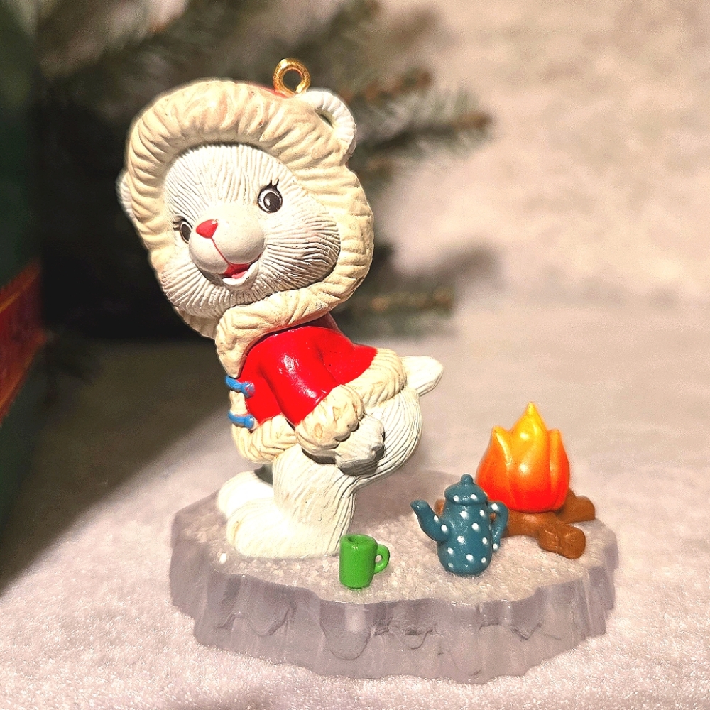 '93 Winter Mouse on Ice w Campfire Ornament & Original Box - Lustre Fame Ltd EVC